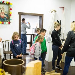 Gmina Inowrocław - Półkoloniści z inowrocławskiej Jagiellonki w Centrum Dziedzictwa Kujaw Zachodnich w Łojewie