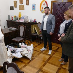 Gmina Inowrocław - Marcelina, Malwina i Borys z wizytą u Wójta