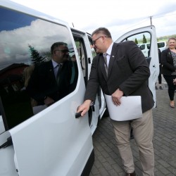 Gmina Inowrocław - Nowy samochód dla ŚDS w Żalinowie