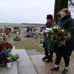 Kwiaty na grobie Przybyszewskiego - Gmina Inowrocław