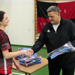 Gmina Inowrocław - Nowe stroje dla Siatkarek
