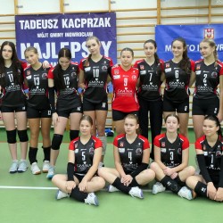 Gmina Inowrocław - Nowe stroje dla Siatkarek