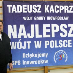 Gmina Inowrocław - Nowe stroje dla Siatkarek