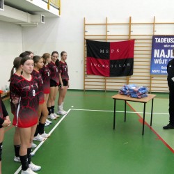 Gmina Inowrocław - Nowe stroje dla Siatkarek