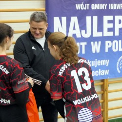Gmina Inowrocław - Nowe stroje dla Siatkarek