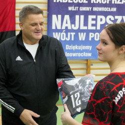 Gmina Inowrocław - Nowe stroje dla Siatkarek