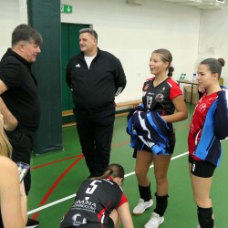 Gmina Inowrocław - Nowe stroje dla Siatkarek