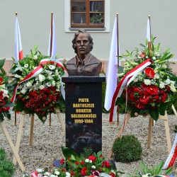 Gmina Inowrocław - Stanął pomnik Piotra Bartoszcze