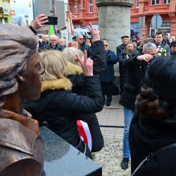 Gmina Inowrocław - Stanął pomnik Piotra Bartoszcze