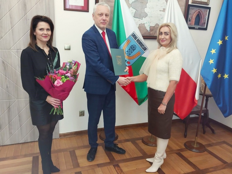 Gmina Inowrocław - Pani Agnieszka Mizura Dyrektor Szkoły Podstawowej im. Orła Białego w Turzanach obchodziła jubileusz 30-lecia pracy zawodowej.