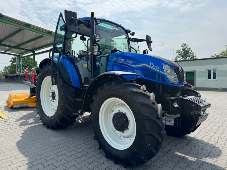 Gmina Inowrocław - Ciągnik New Holland już pracuje dla naszej gminy
