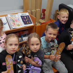 Gmina Inowrocław - Wakacyjne warsztaty w bibliotece – czas pełen twórczości