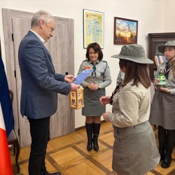 Gmina Inowrocław - Betlejemskie Światło Pokoju dotarło do Urzędu Gminy Inowrocław